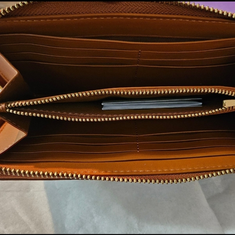 Coach Wallet - Picture 5 of 7